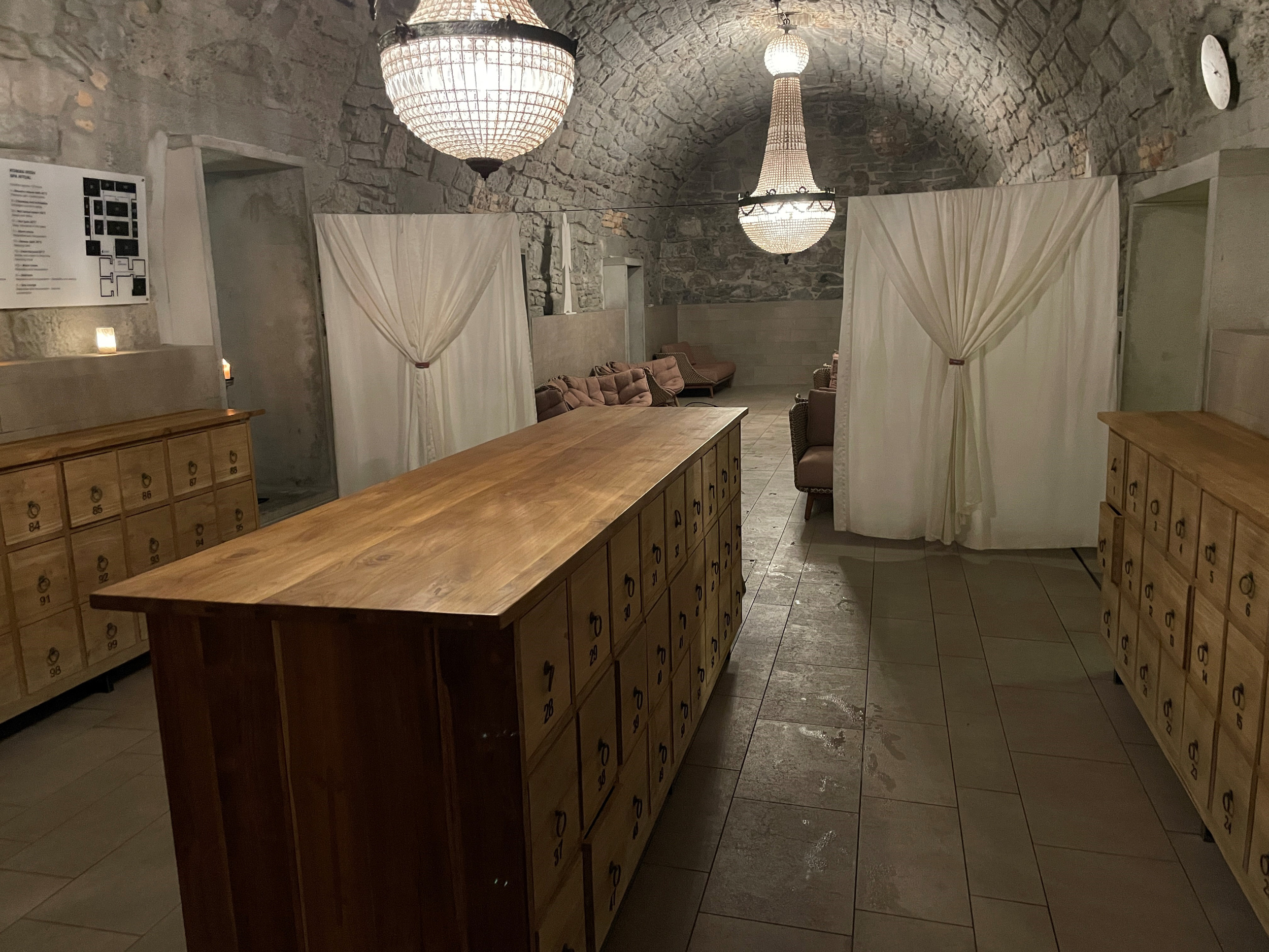 huerlimannbad-spa-ballsaal-kaestli-lounge.jpg Römisch-itisches Spa-Ritual Ballsaal