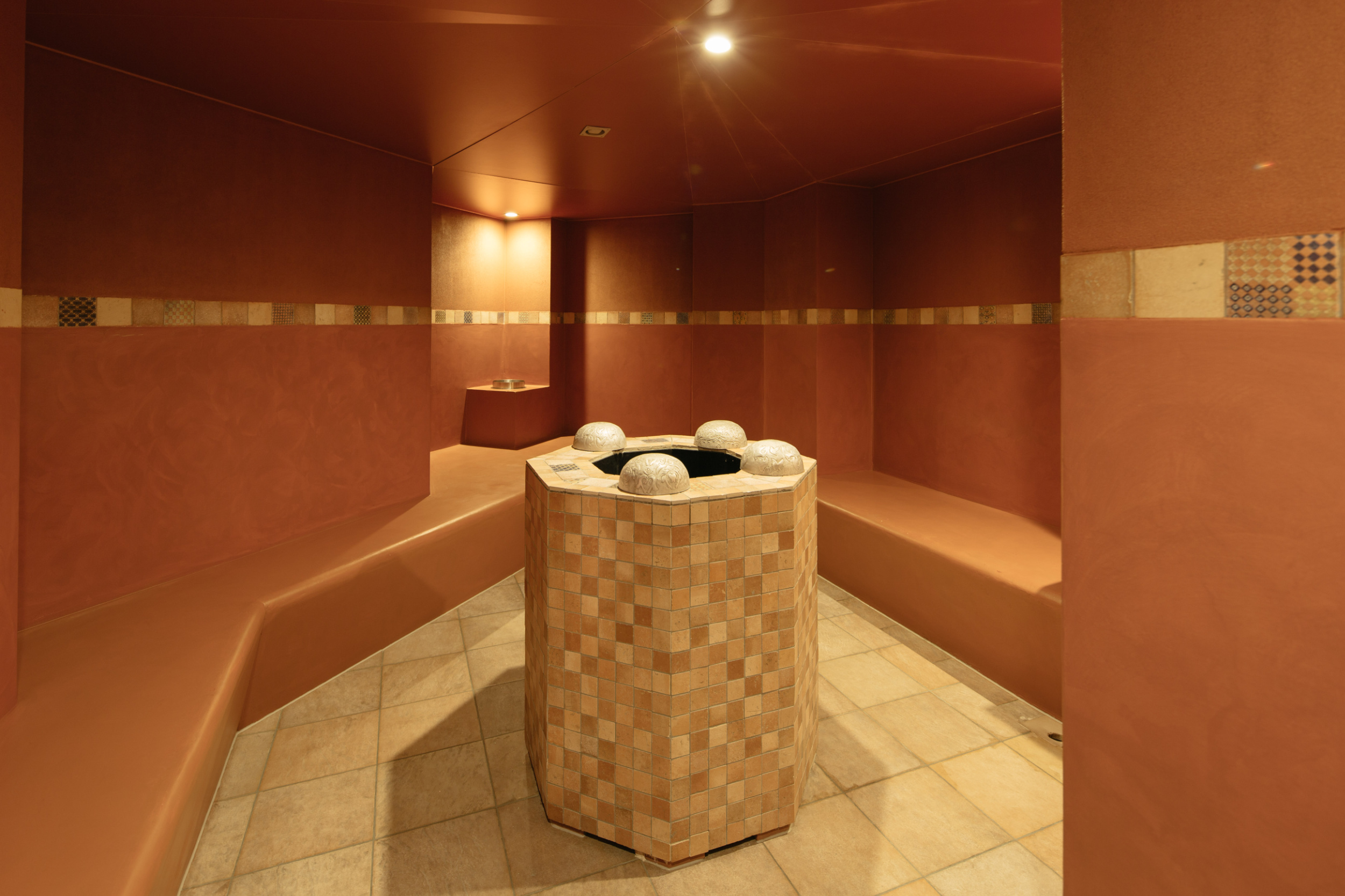 Hammam & Spa Oktogon Bern Sogukluk Kräuterdampfbad 38°