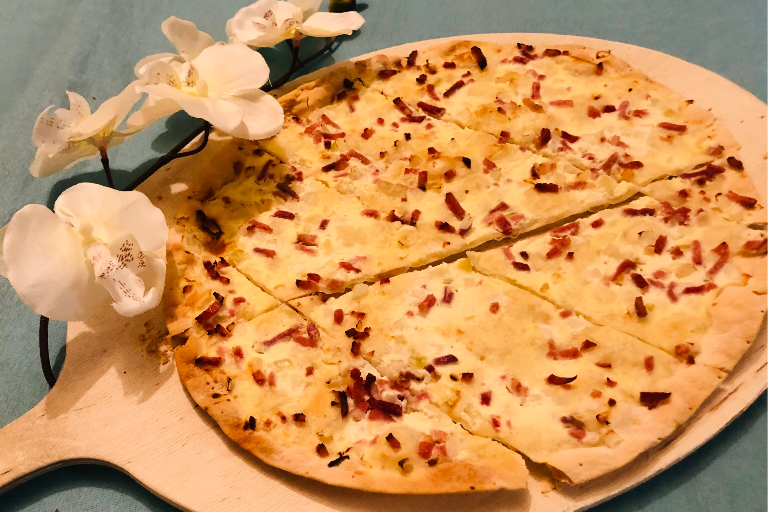 Classic tarte flambée