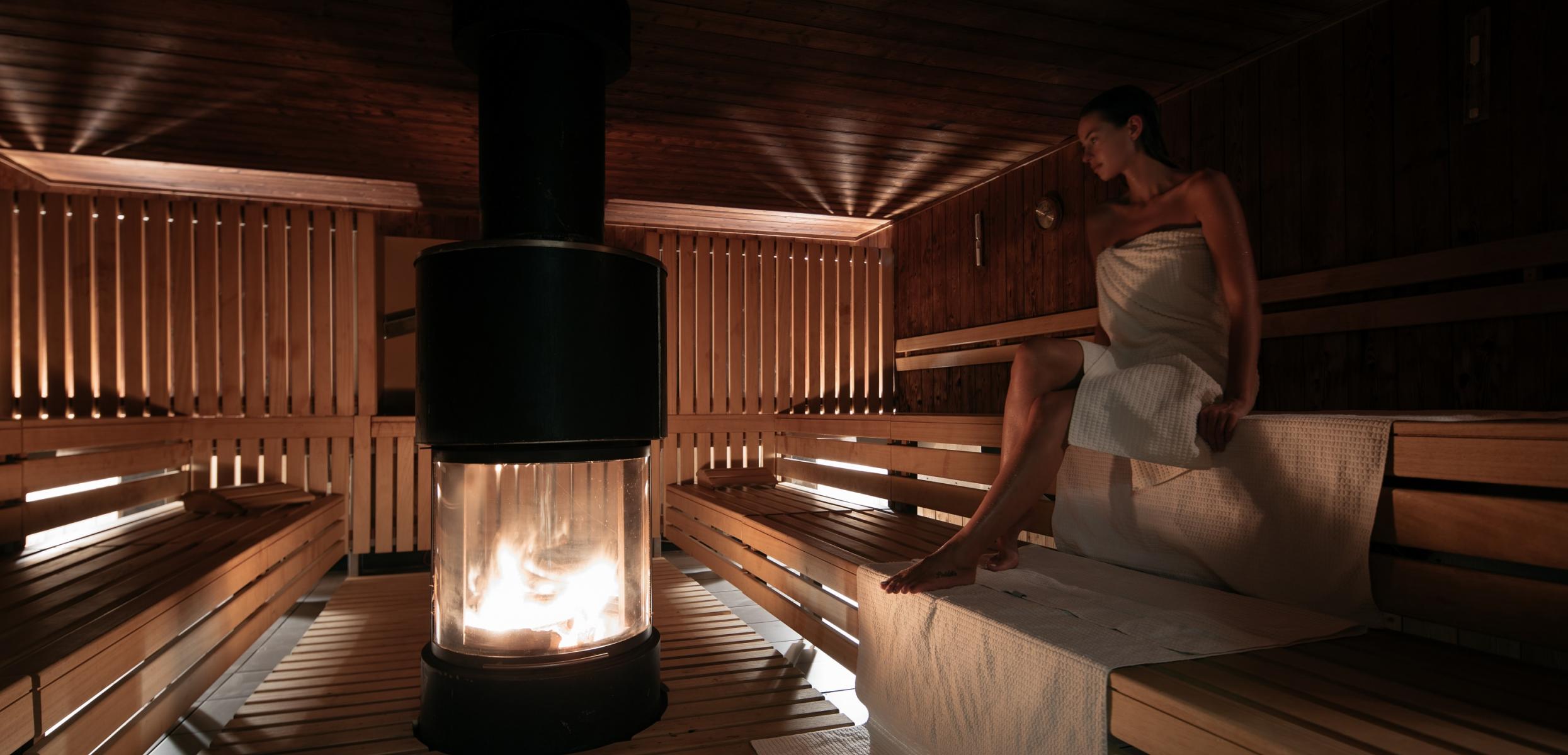 Solbad & Spa Schönbühl Feuersauna Frau