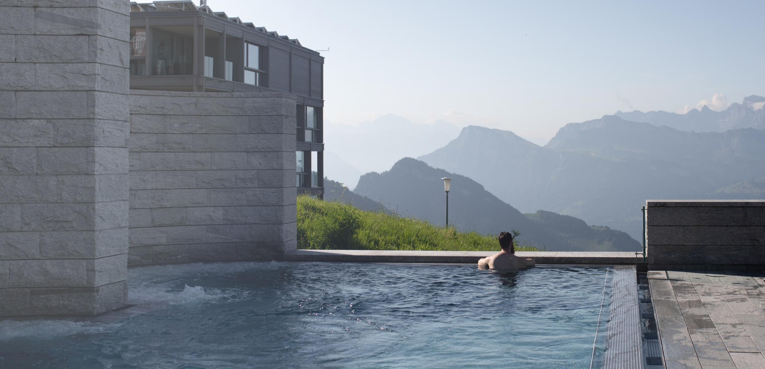 Mineralbad & Spa Rigi Kaltbad Aussenpool Sommer