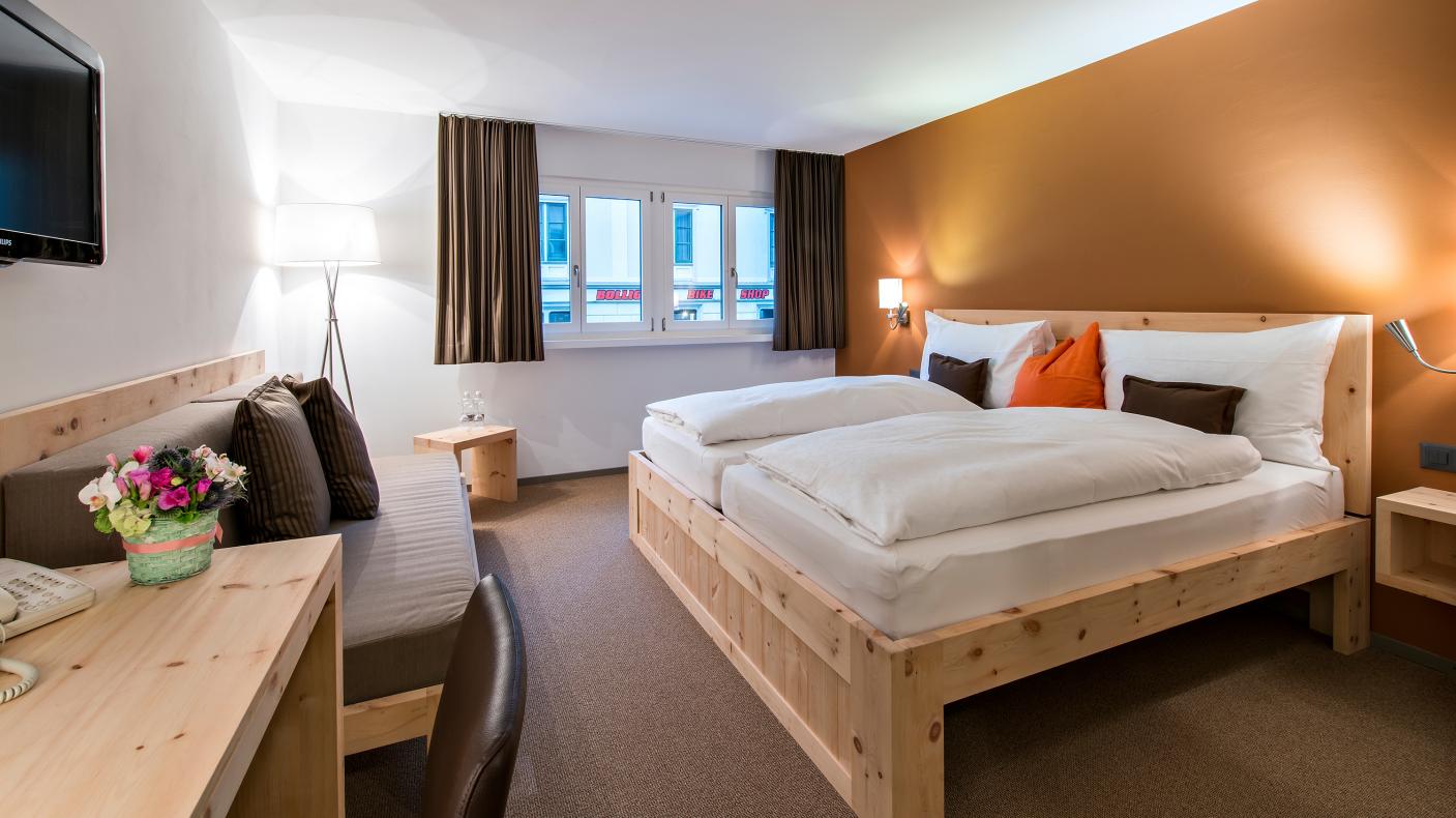 Mineralbad & Spa Samedan Hotel Donatz Zimmer