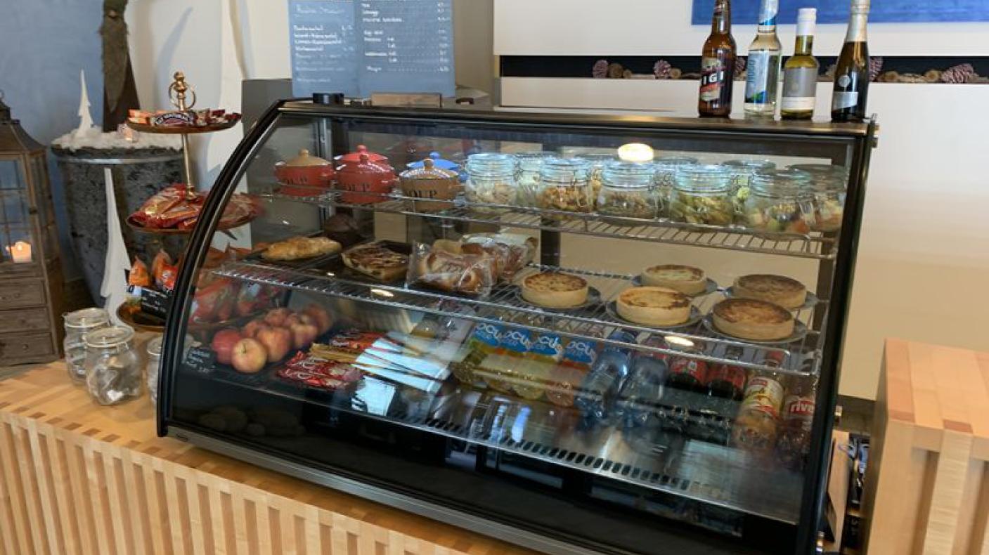 In unserem Bistro erhalten Sie kleine Snacks