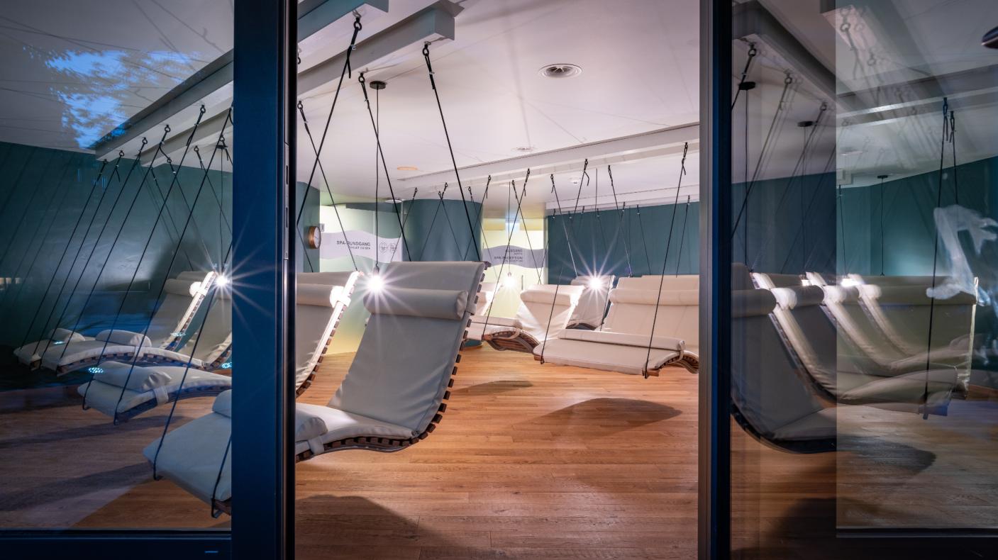 Natursolebad Relaxraum Schwebeliegen