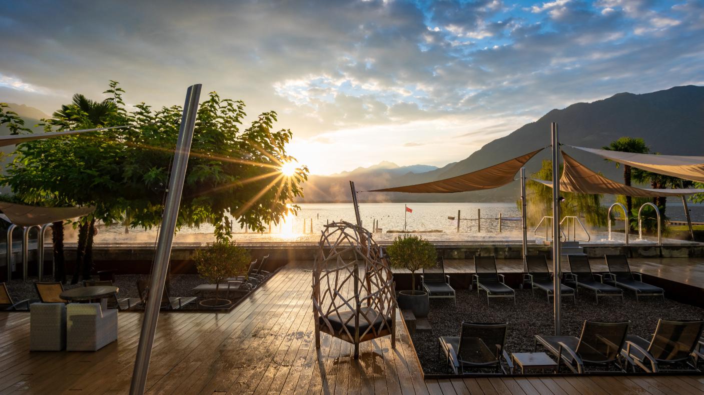 Aussenbad mit Blick auf den Lago Maggiore