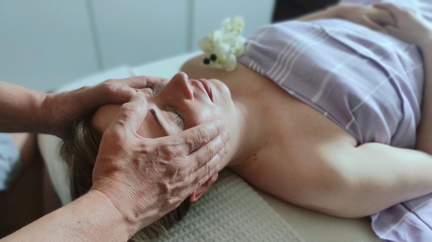 Relaxing facial
