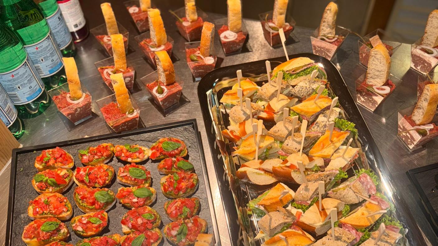 Snackbuffet mit warmen und kalten Speisen